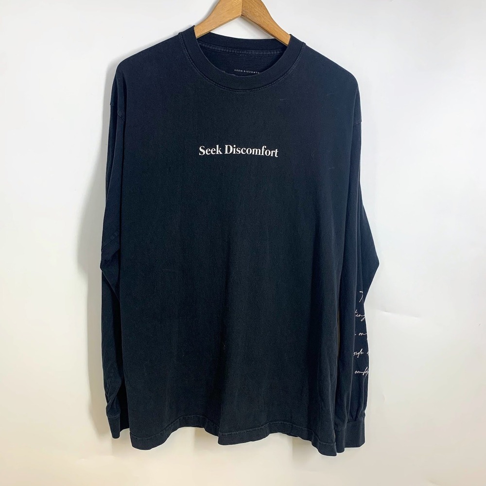 Seek Discomfort Mens Long Sleeve Graphic T-Shirt Lightning Bolt Script Size L